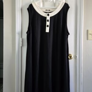 Elegant Black and White Sleeveless Dress 24W